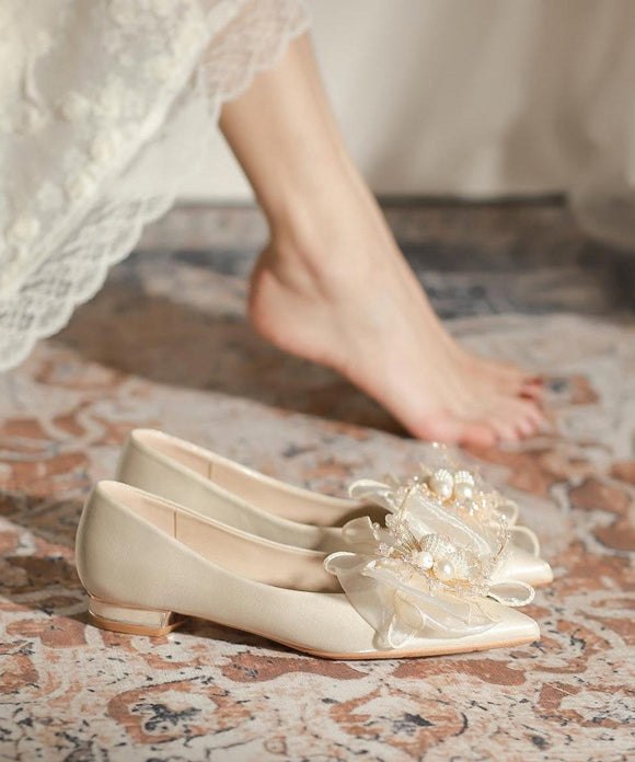 Chaussures à bout pointu en perles plates et nœud en abricot