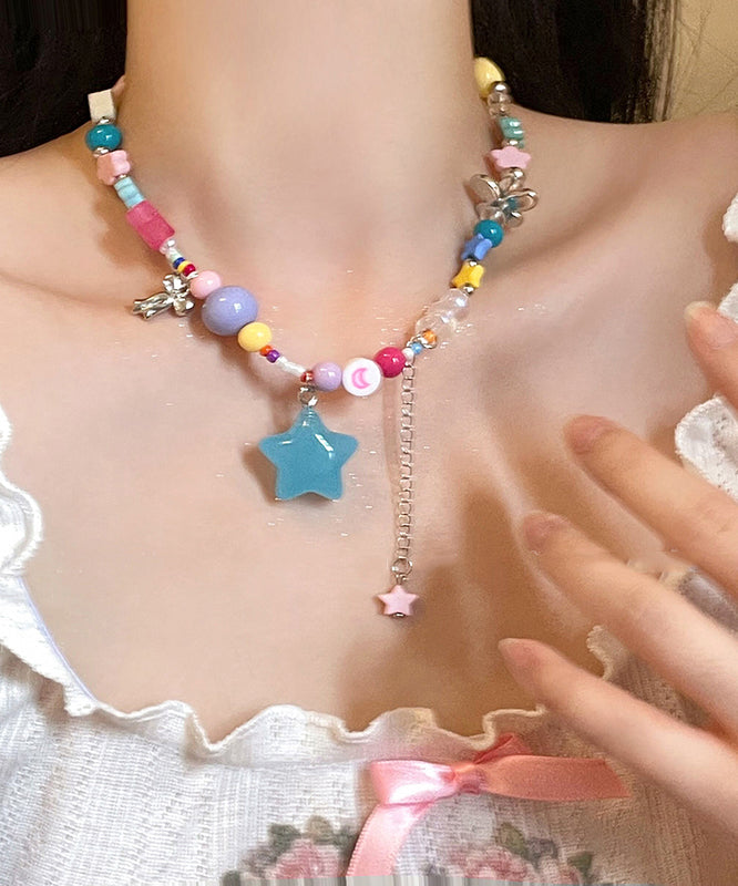 Collier avec pendentif arc-en-ciel en cuivre et perles en résine et pompon d'amour