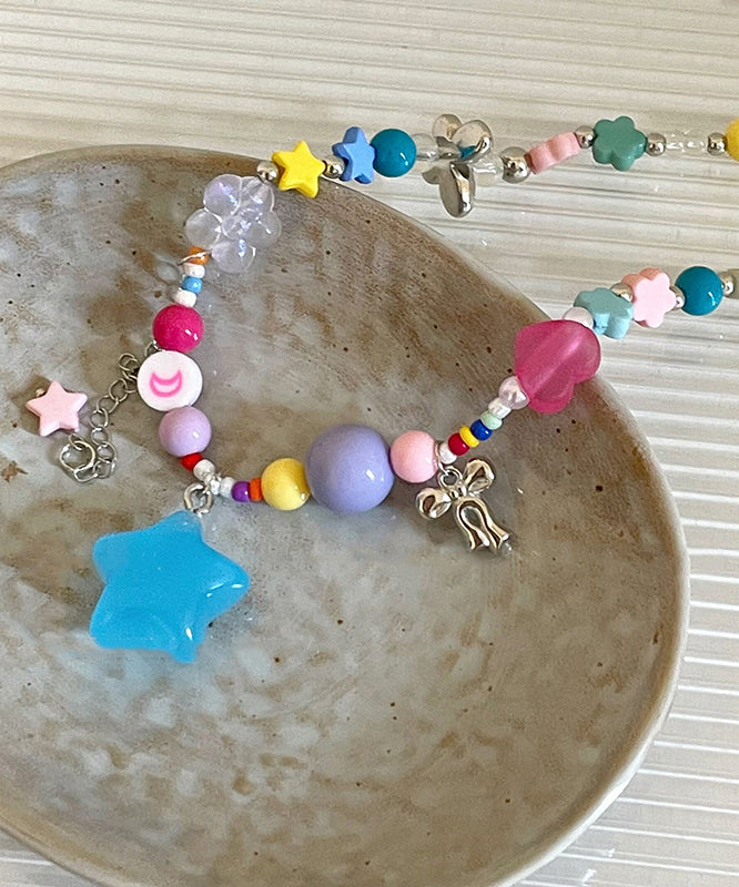 Collier avec pendentif arc-en-ciel en cuivre et perles en résine et pompon d'amour