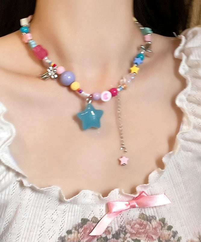 Collier avec pendentif arc-en-ciel en cuivre et perles en résine et pompon d'amour