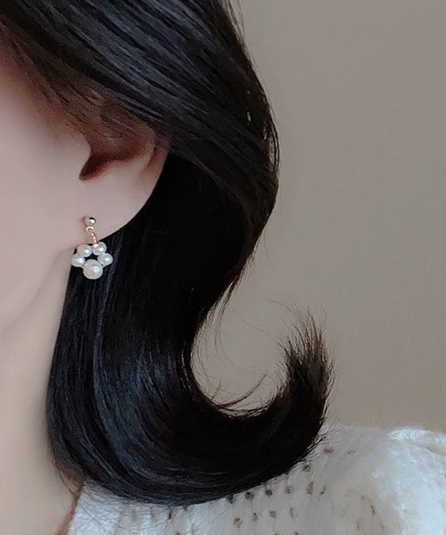 Magnifiques boucles d'oreilles pendantes asymétriques en or blanc et cuivre avec perles et petits chats KX1021