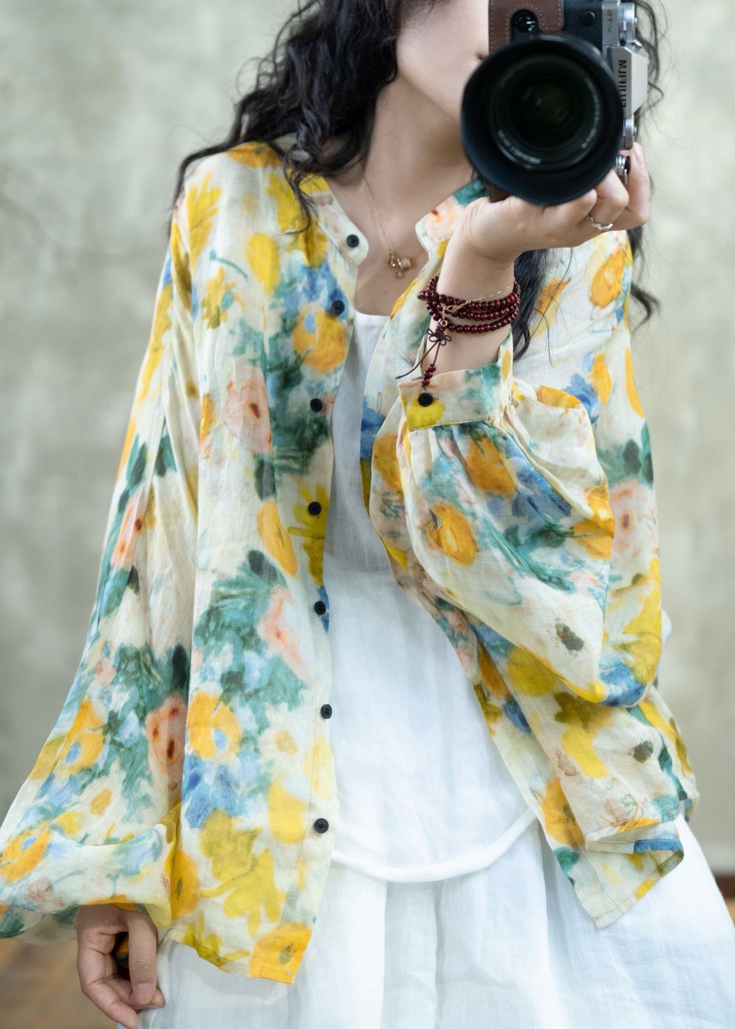 Belle chemise ample en lin jaune à imprimé boutonné et manches lanternes TI028