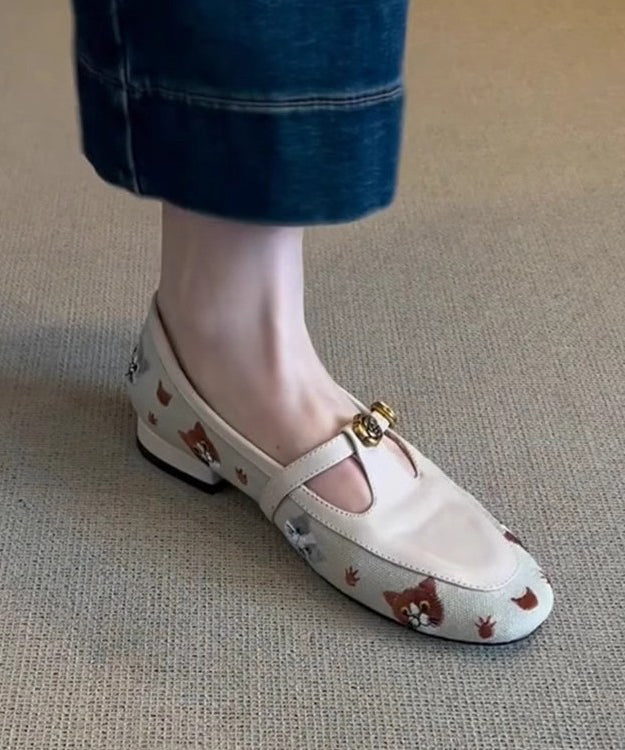Hohle flache bestickte Kunstlederschuhe aus Beige
