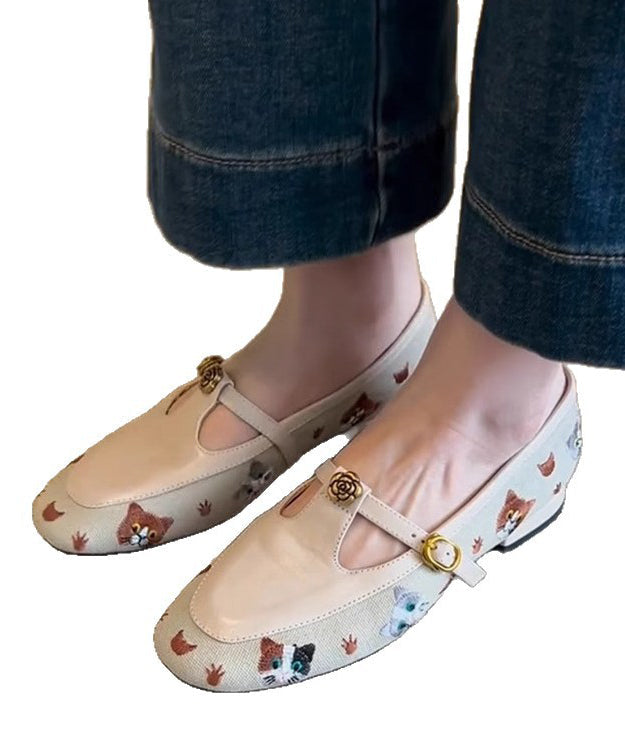 Hohle flache bestickte Kunstlederschuhe aus Beige