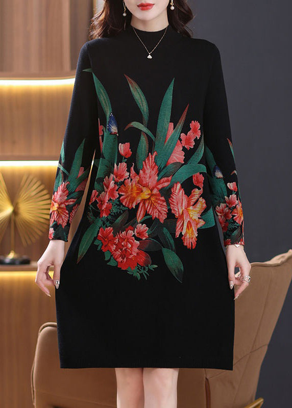 Schwarzes, seitlich offenes, gemütliches Wollstrickkleid mit Rollkragen, Frühling TB022