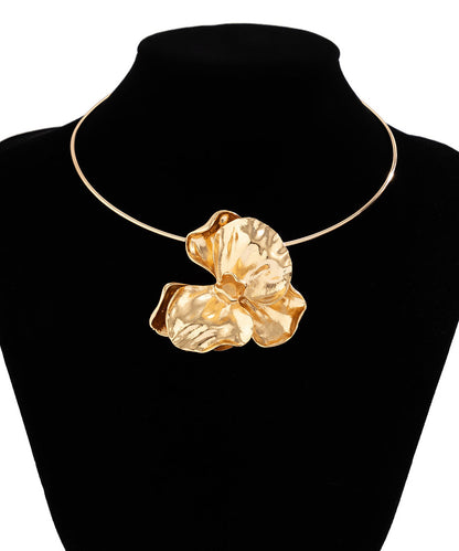 Boutique Gold Metal Wrinkled Floral Pendant Necklace RA036