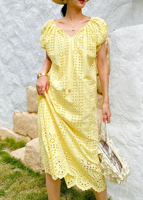 Robe longue en coton jaune à col rond et ajourée