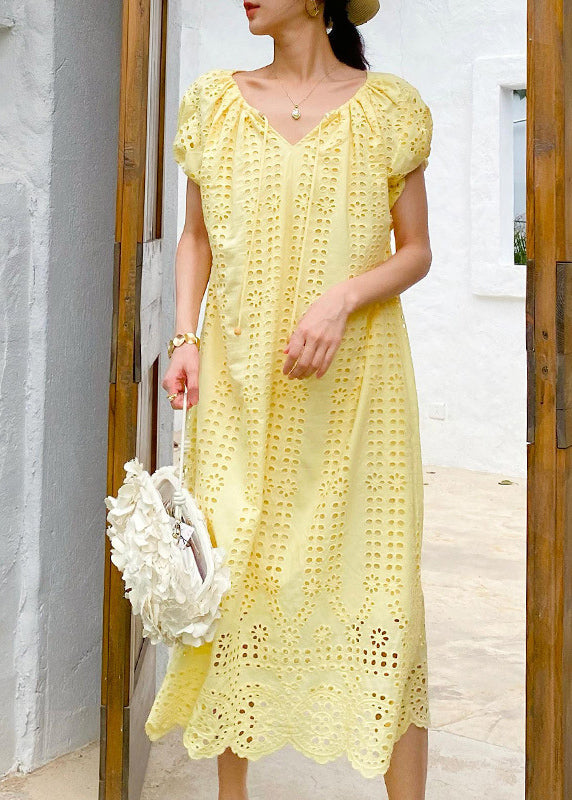 Robe longue en coton jaune à col rond et ajourée