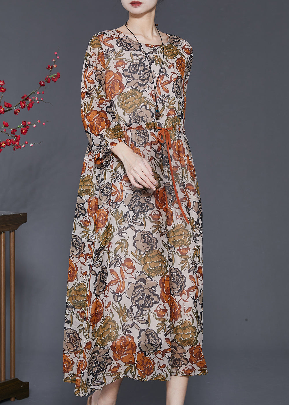 Lässiges Khaki Seidenkleid mit Cinch-Print und Armbandärmeln SD1052