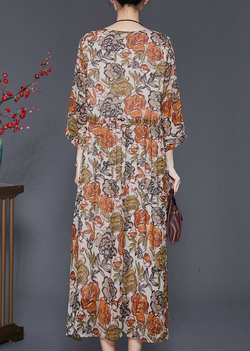 Lässiges Khaki Seidenkleid mit Cinch-Print und Armbandärmeln SD1052