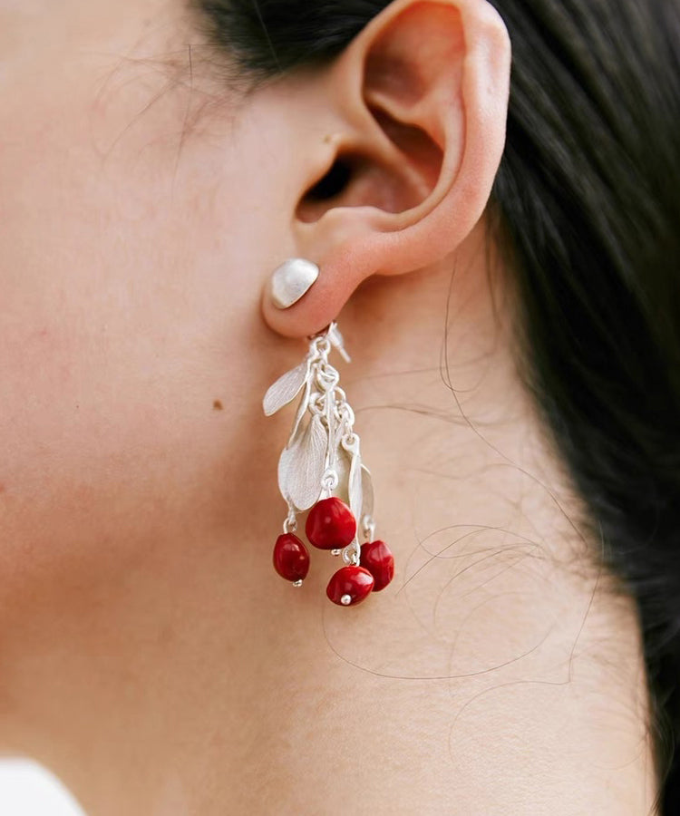 Boucles d'oreilles pendantes chics en alliage d'argent sterling rouge en forme de feuilles PO020