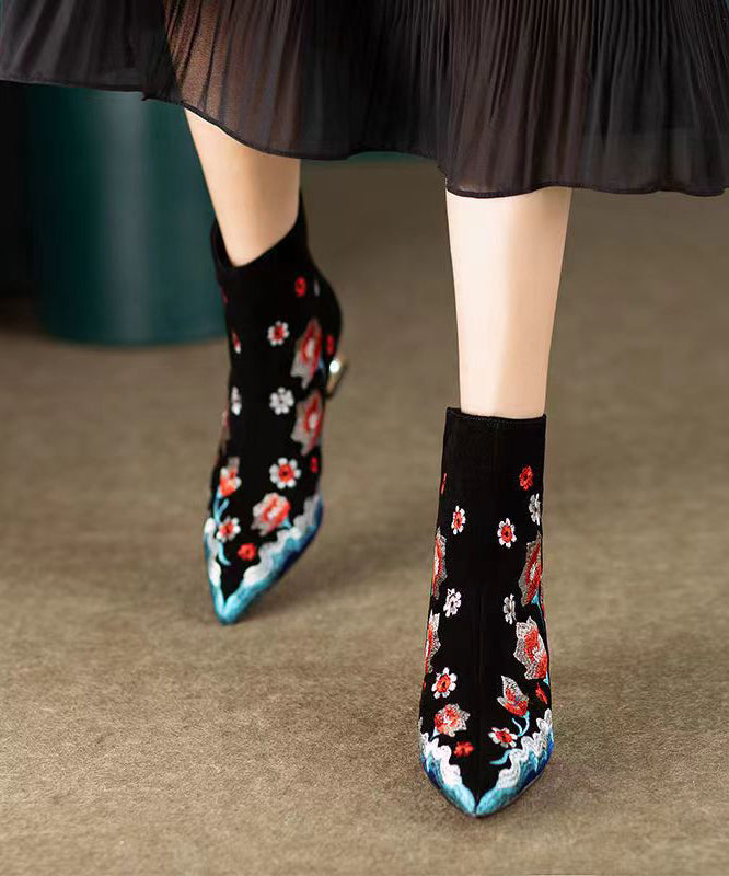 Schwarze Stiefel mit spitzer Spitze und Blumenstickerei im chinesischen Stil CZ1018