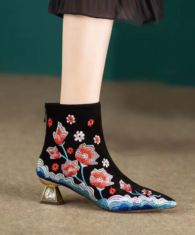 Schwarze Stiefel mit spitzer Spitze und Blumenstickerei im chinesischen Stil CZ1018