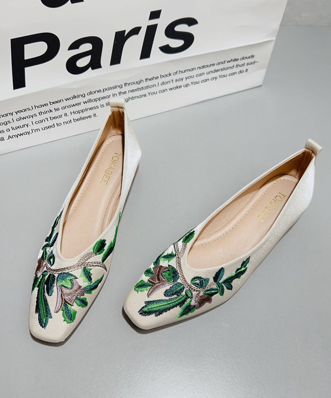 Chaussures plates chinoises brodées en satin vert