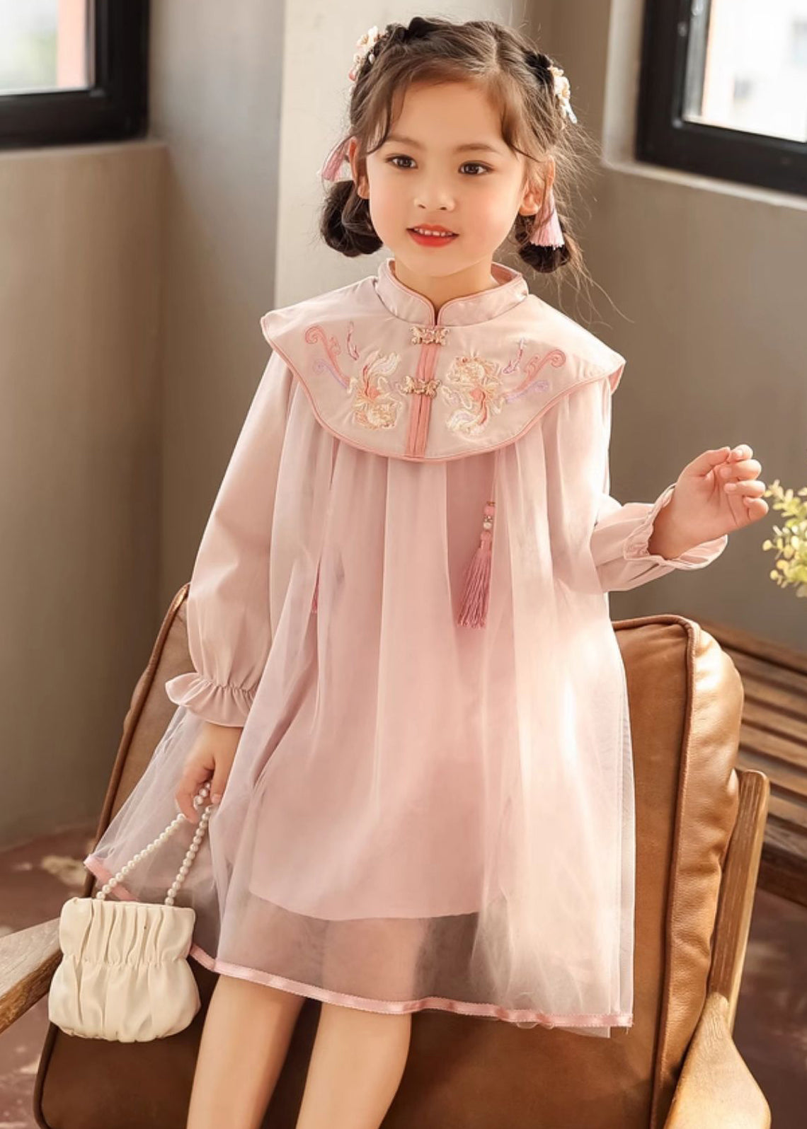 Robe longue brodée style chinois rose à col montant et manches lanternes pour filles TV028