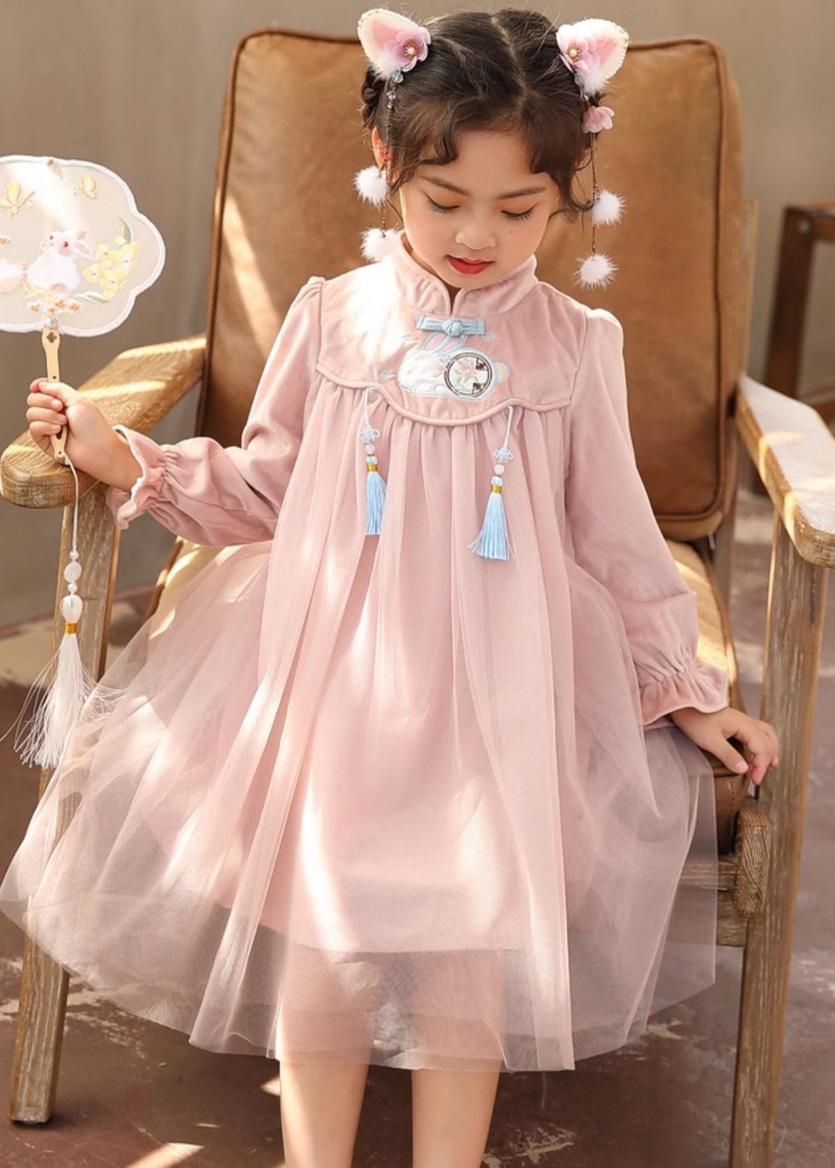 Robe longue brodée style chinois rose à col montant et manches lanternes pour filles TV028