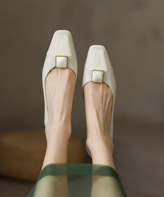 Escarpins carrés à bout carré en cuir de vachette beige élégant