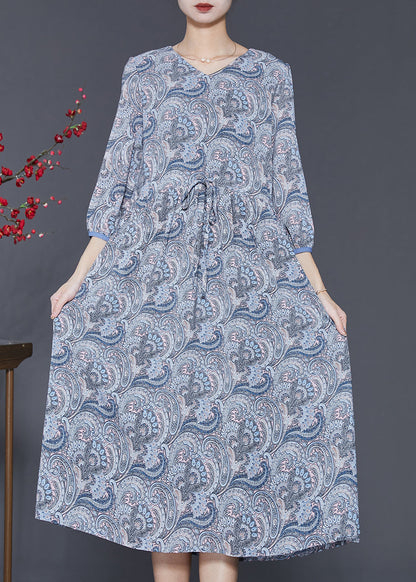 Edles blau-graues Chiffonkleid mit tailliertem Print und Armbandärmeln SD1022