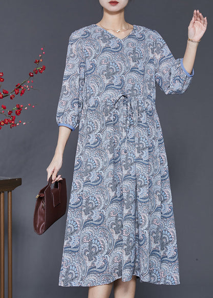 Edles blau-graues Chiffonkleid mit tailliertem Print und Armbandärmeln SD1022