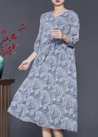 Edles blau-graues Chiffonkleid mit tailliertem Print und Armbandärmeln SD1022