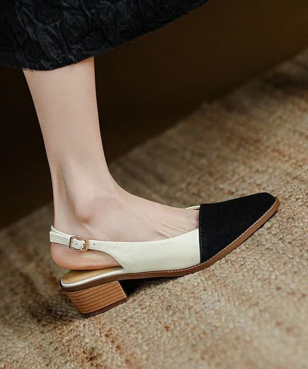 Beige Sandalen mit spitzer Zehenpartie und Lederspleiß