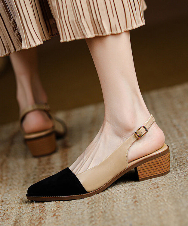 Beige Sandalen mit spitzer Zehenpartie und Lederspleiß