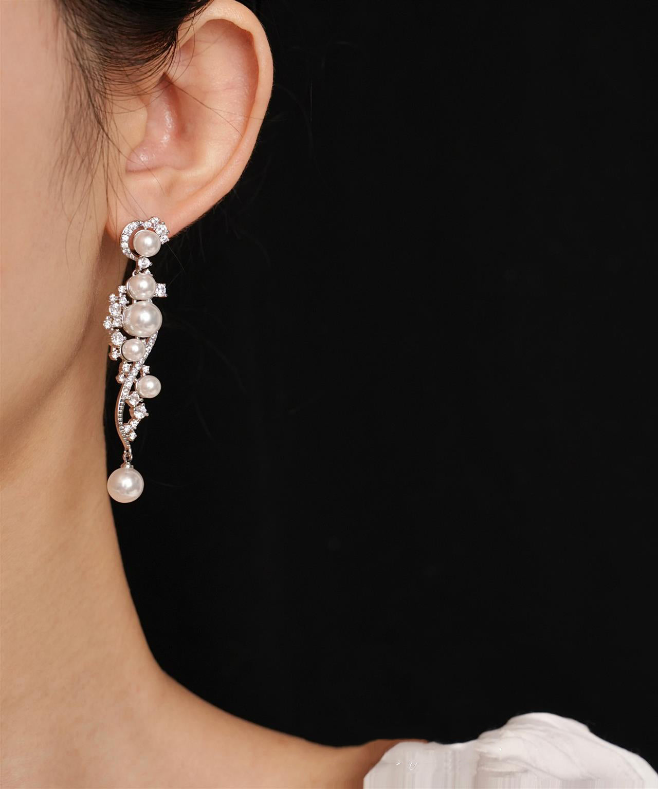 Boucles d'oreilles pendantes élégantes en argent blanc et zircons Stergild