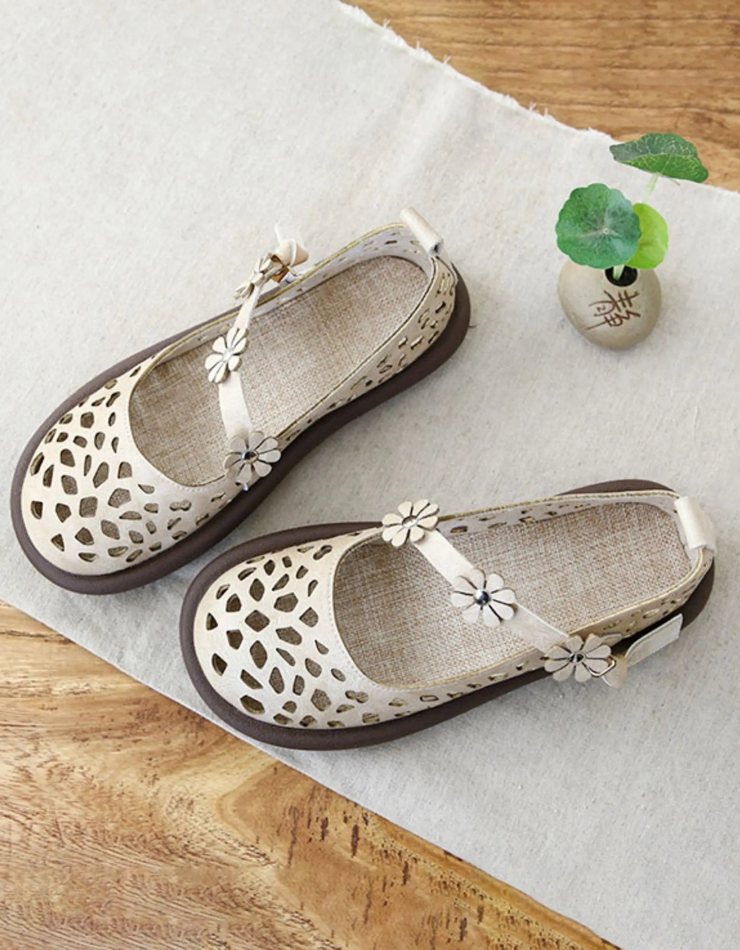 Comfortable Wide Toe Sloping Buckle Flat Sandals Ada Fashion