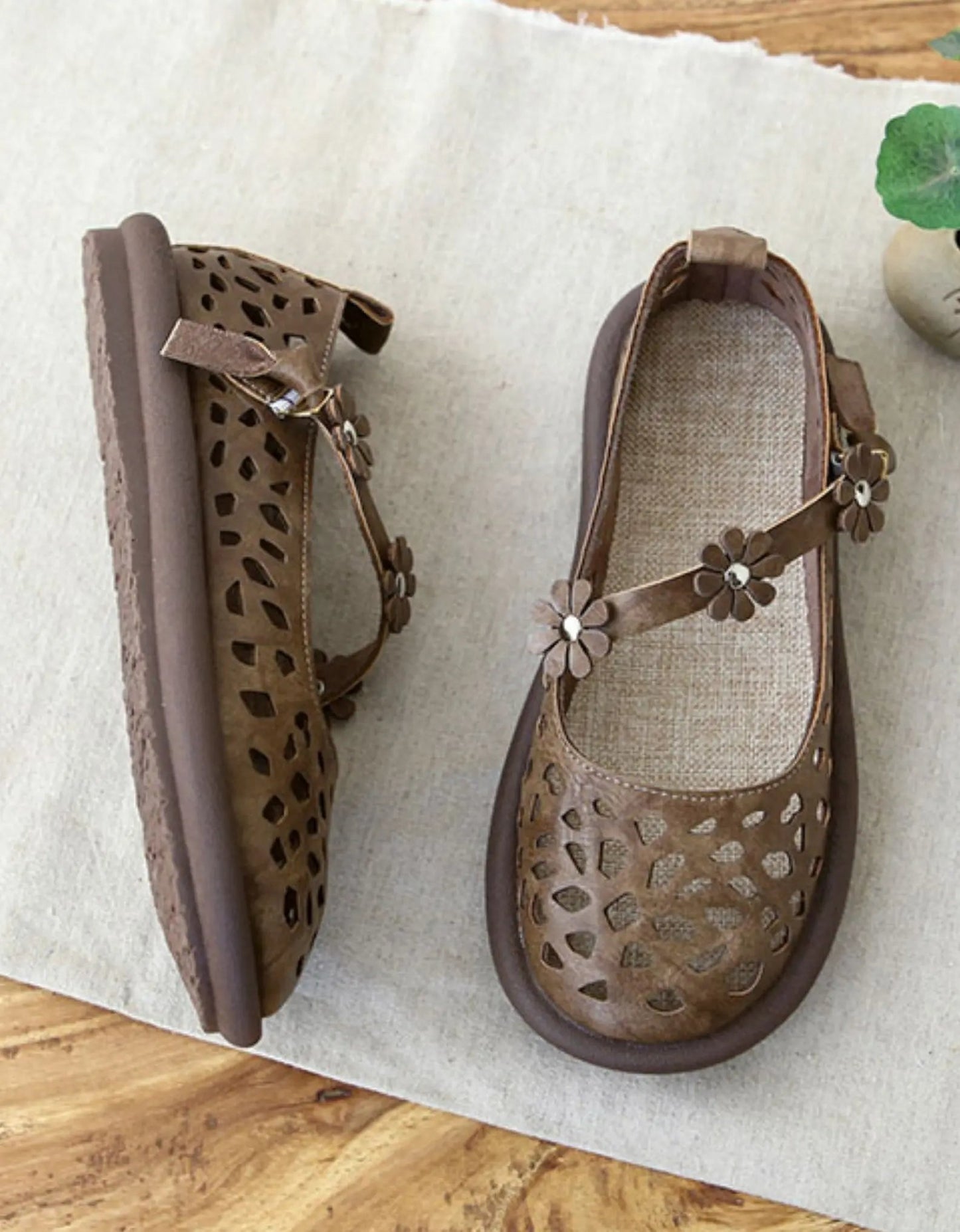 Comfortable Wide Toe Sloping Buckle Flat Sandals Ada Fashion