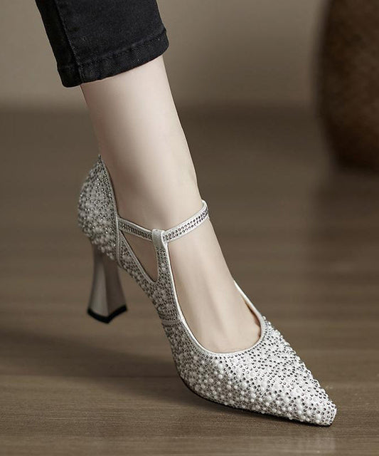 Escarpins à talons hauts en cuir de vachette argenté à bout pointu et confortable