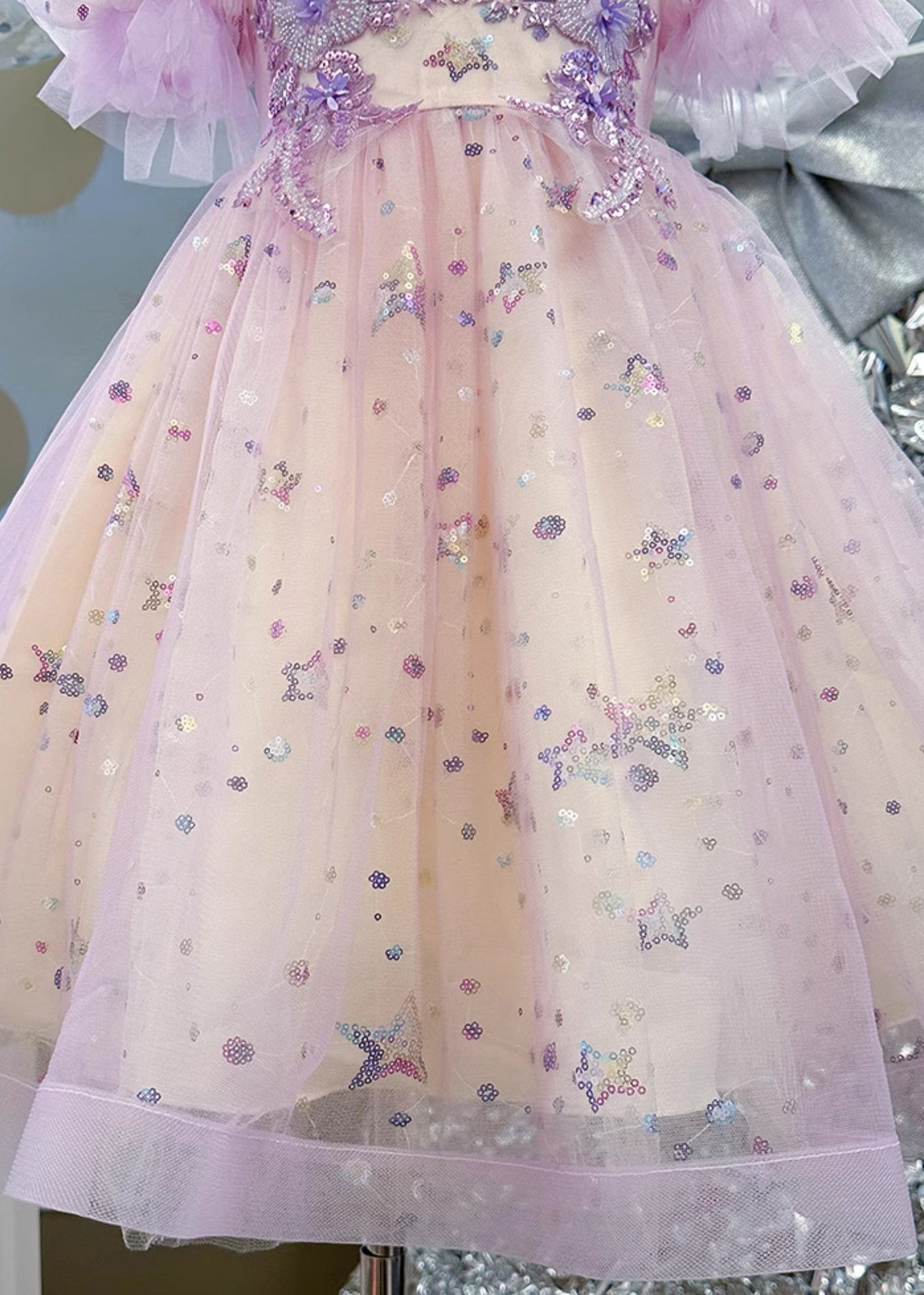 Süßes hellviolettes Nagelperlen-Stern-Tüll-Mädchen-Ferien-langes Kleid Sommer YE007