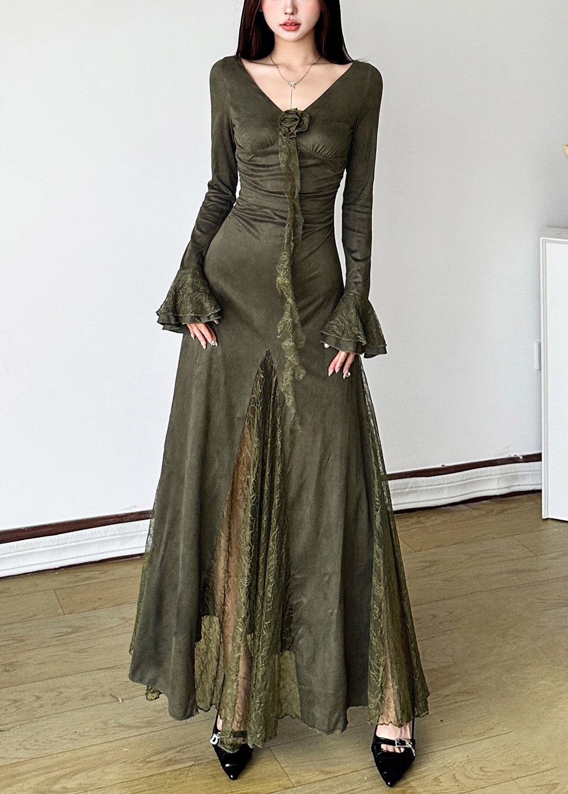Robe longue élégante en dentelle patchwork vert noir à manches évasées YP047