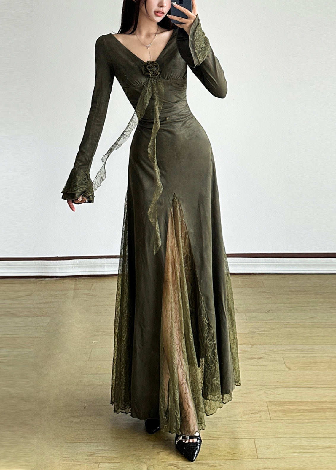 Robe longue élégante en dentelle patchwork vert noir à manches évasées YP047