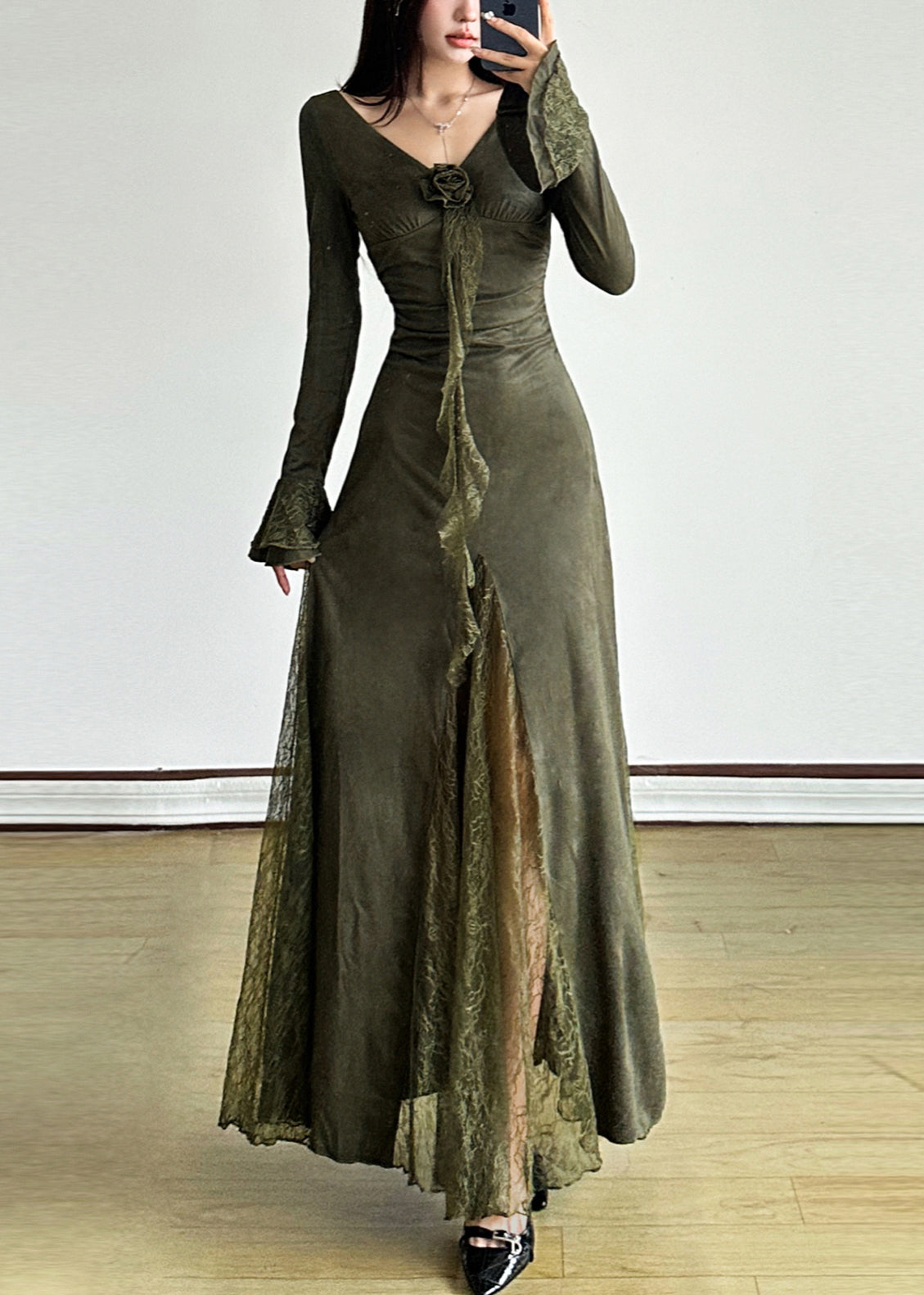 Robe longue élégante en dentelle patchwork vert noir à manches évasées YP047