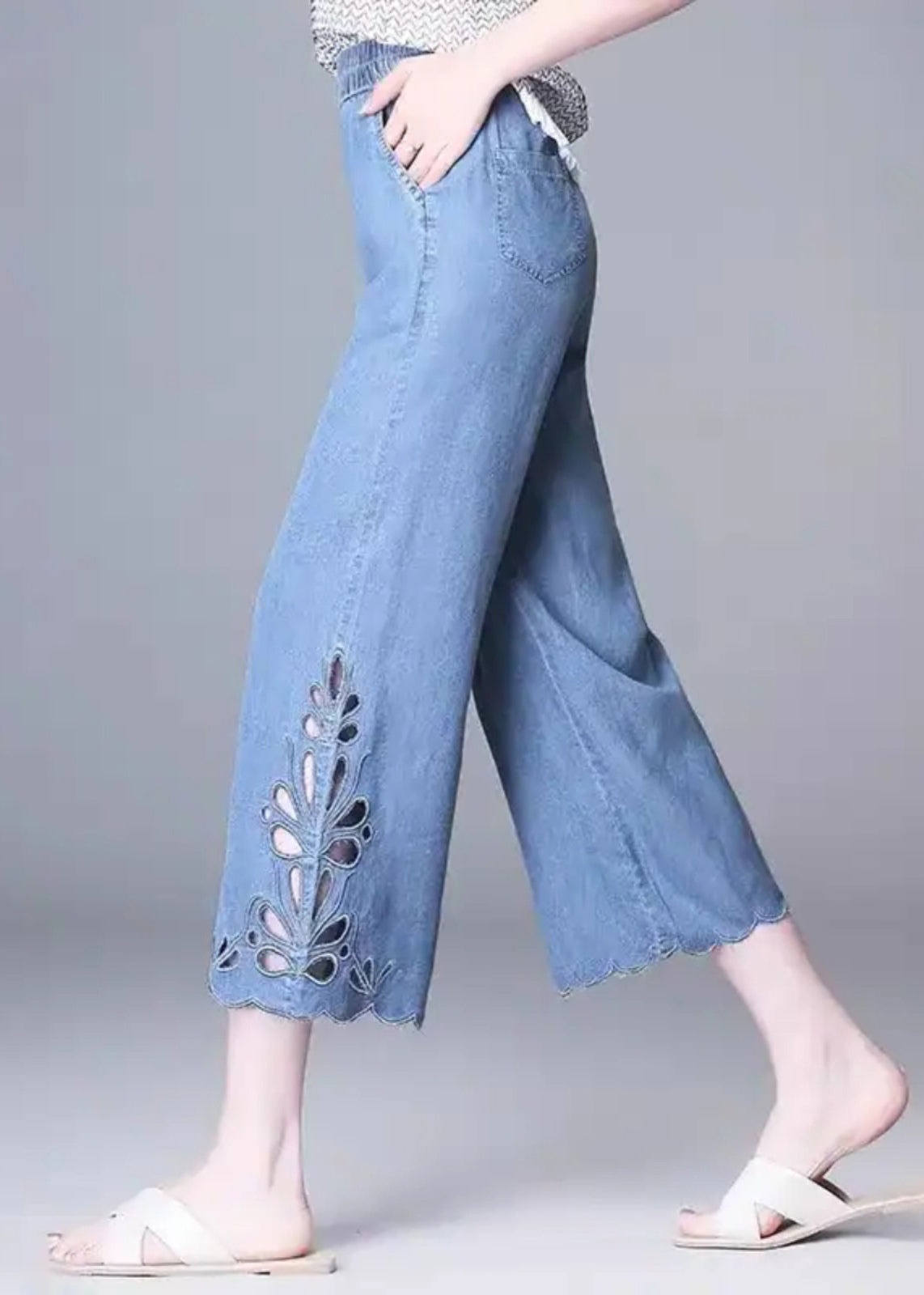 Elegante, hoch taillierte, hohle Sommer-Crop-Out-Blaujeans