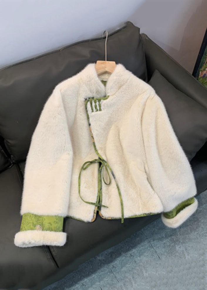 Manteau élégant en velours de vison avec fourrure duveteuse et patchwork vert à la taille AG1046