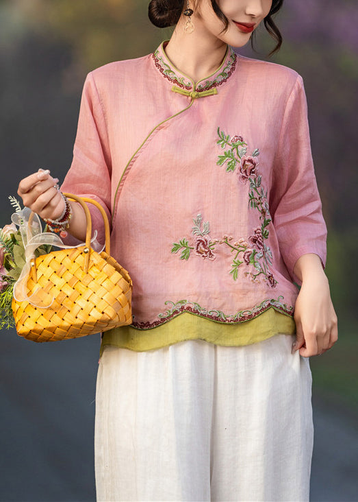 Chemise boutonnée élégante à manches roses avec bracelet brodé en lin