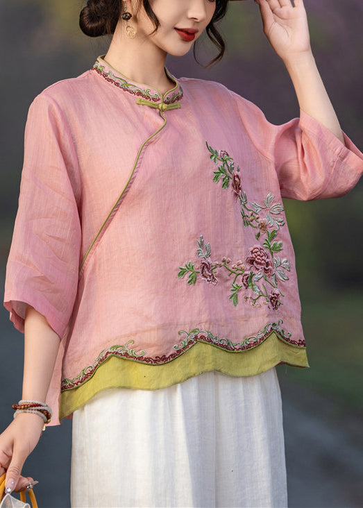 Chemise boutonnée élégante à manches roses avec bracelet brodé en lin