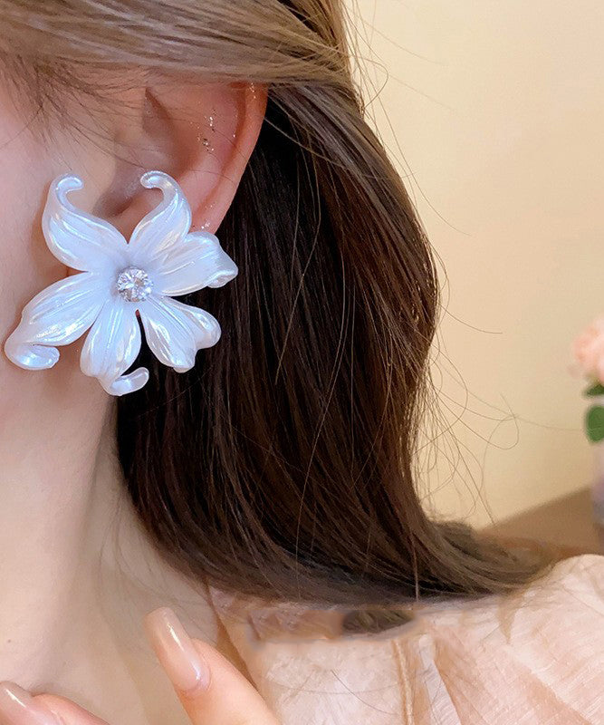 Boucles d'oreilles à tige élégantes en zircon blanc à fleurs II005