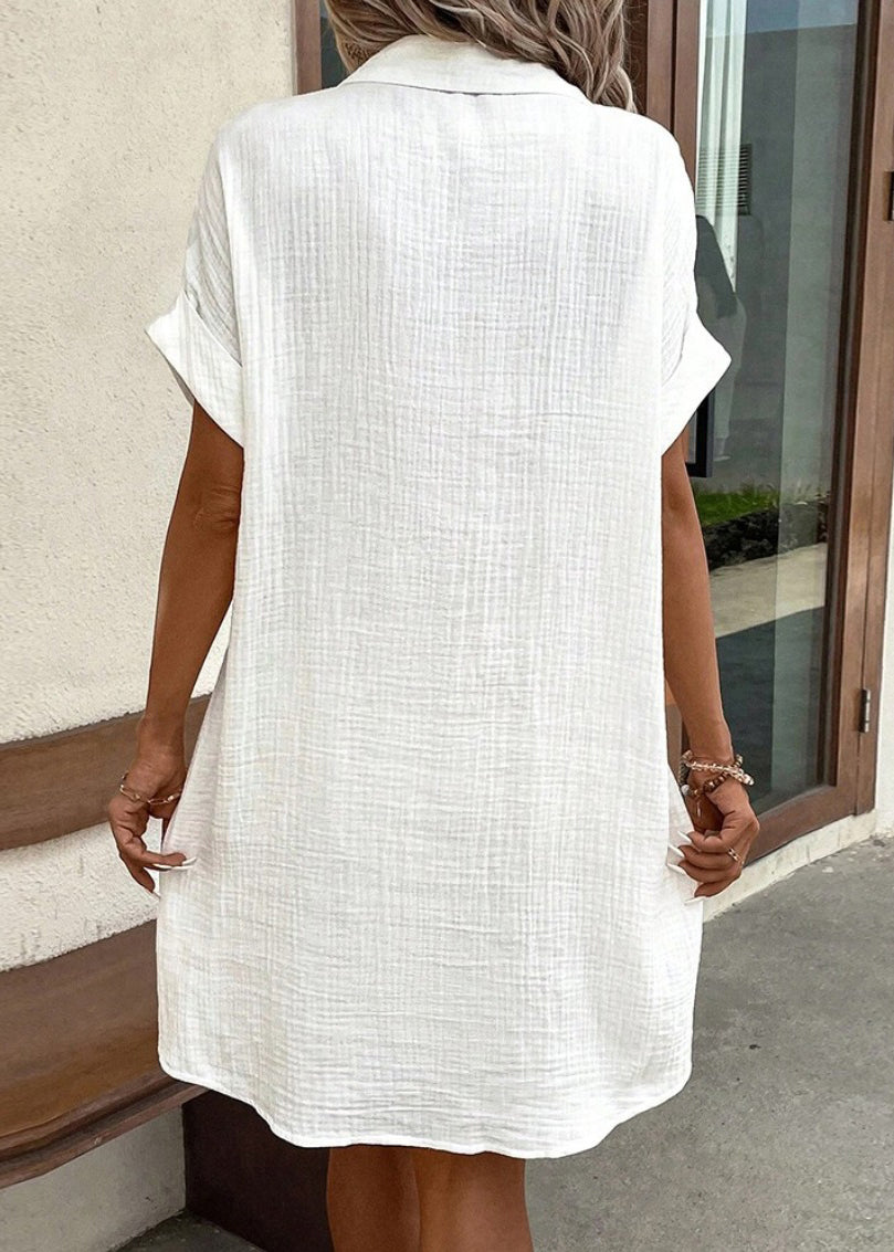 Robe chemise blanche élégante en coton avec poches à boutons et col Peter Pan pour l'été QE001