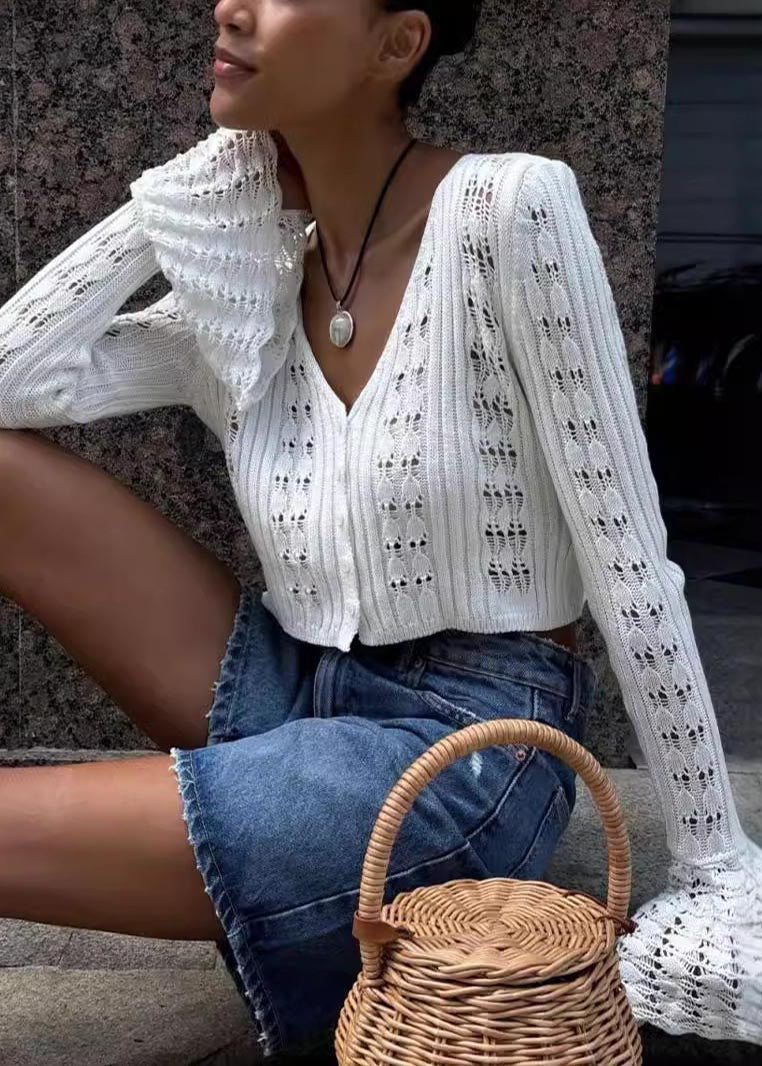 Chemises blanches à manches en tricot ajourées et évasées