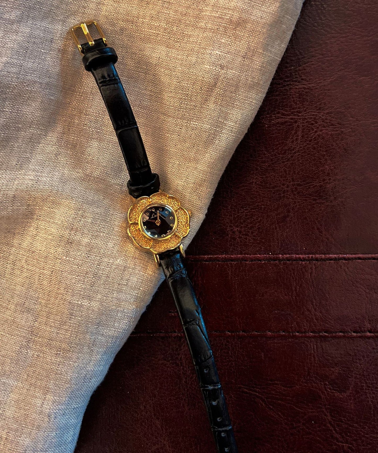 Leather Black Organic Glass Alloy Watches Quartz Fine Movement