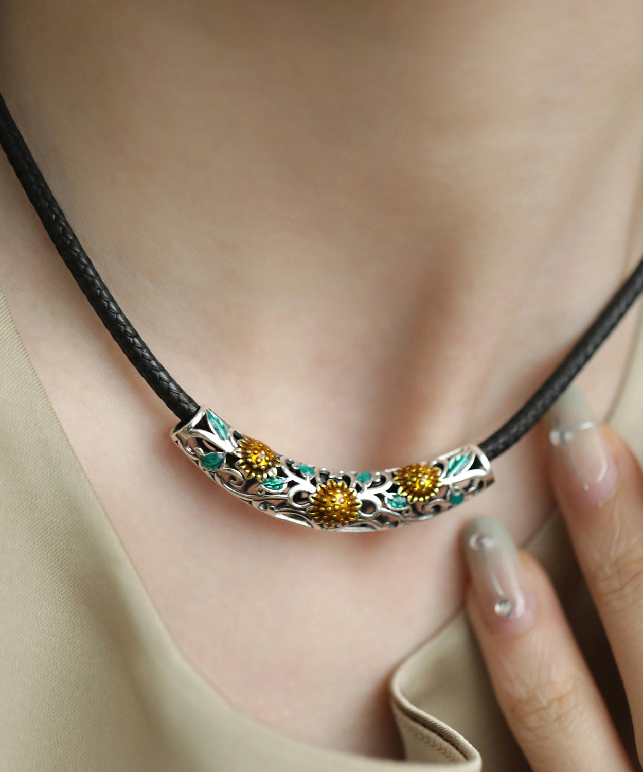 Collier ras du cou en argent sterling et cristal noir avec tournesol KX1031