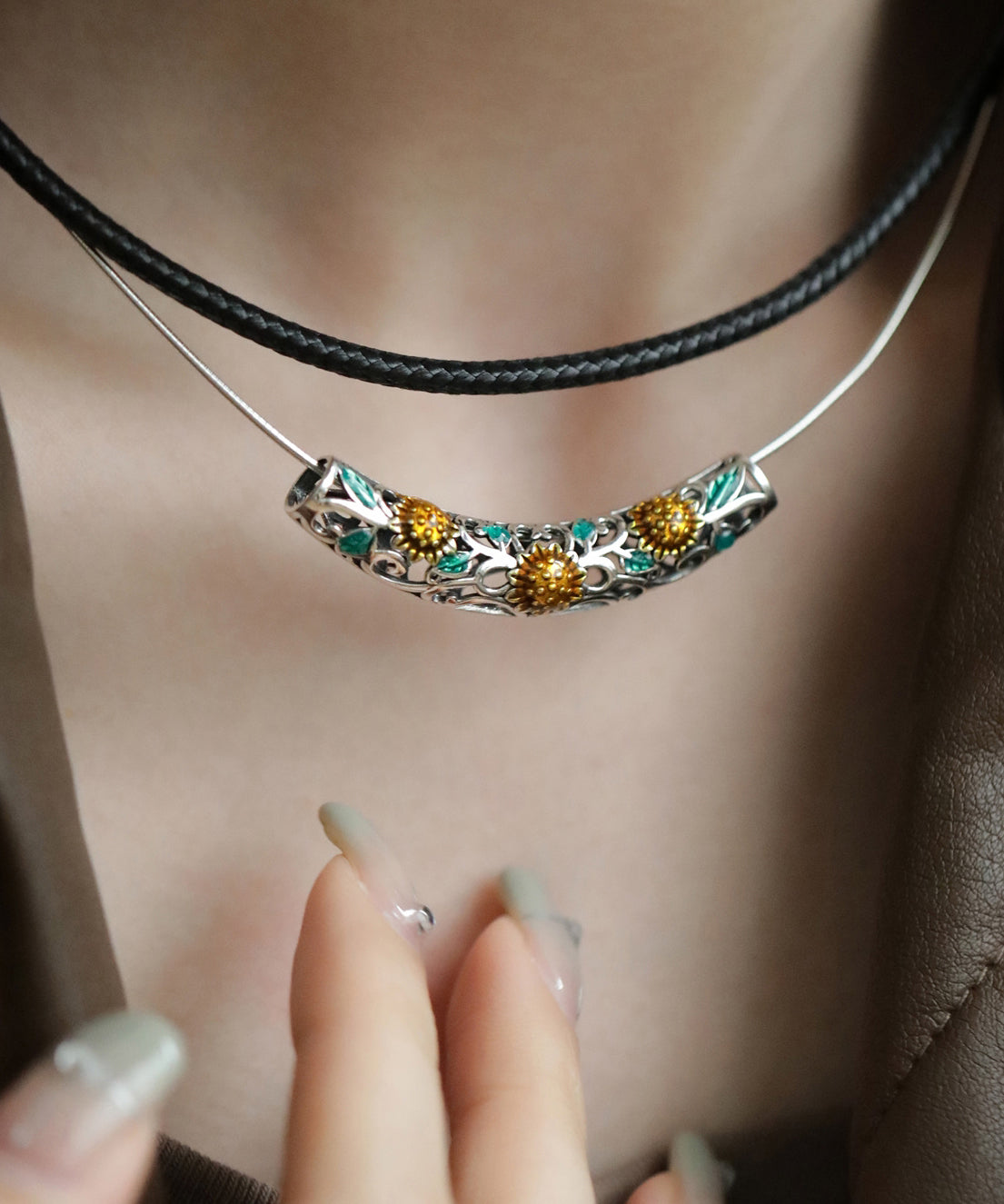 Collier ras du cou en argent sterling et cristal noir avec tournesol KX1031