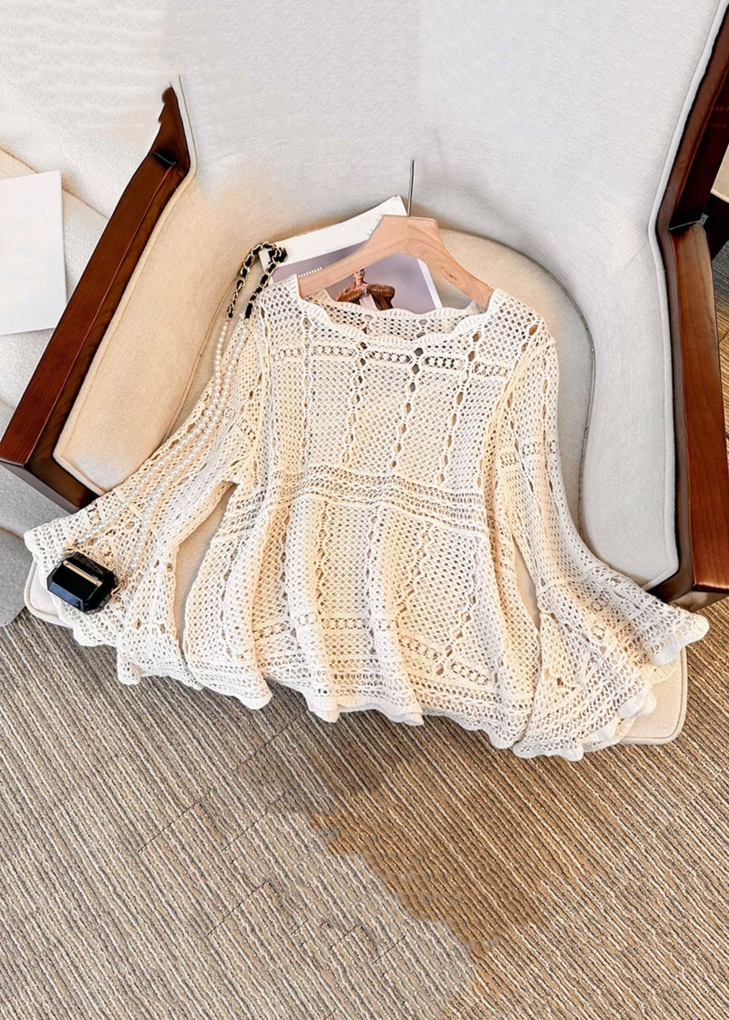 Haut évasé beige à manches creuses et tricot français confortable