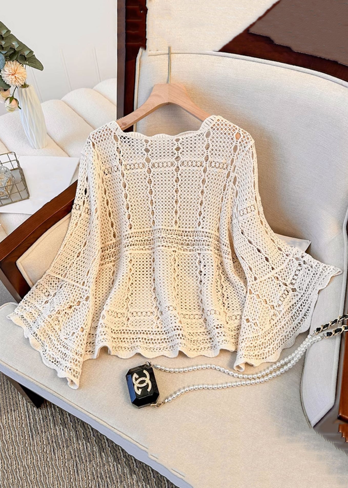 Haut évasé beige à manches creuses et tricot français confortable