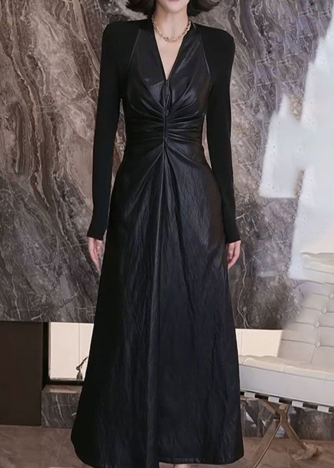 Französisches schwarzes V-Ausschnitt-Falten-Ferien-Maxi-A-Linien-Kleid Frühling RF038