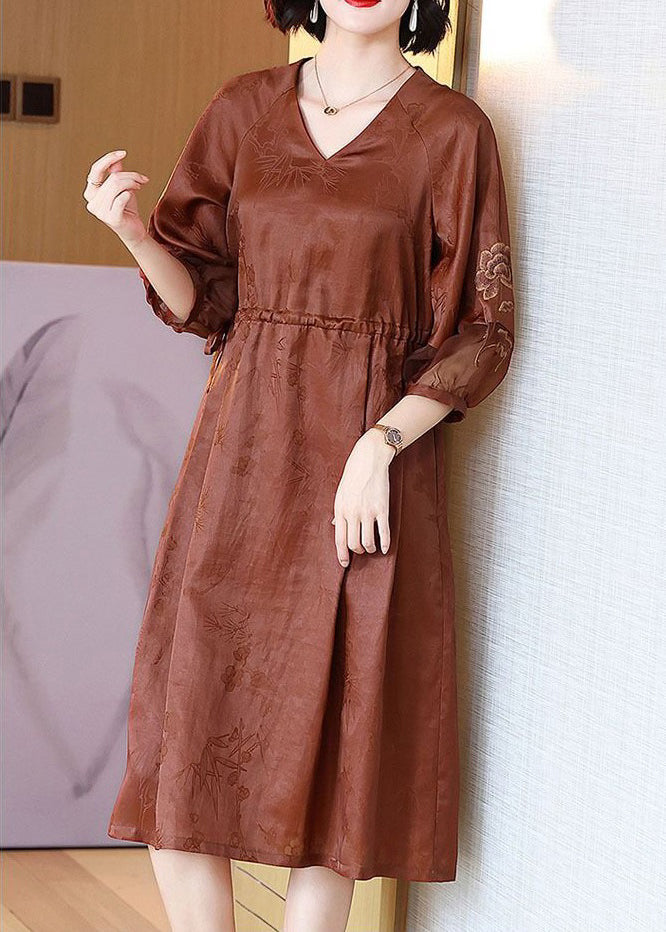 Robe en soie brodée caramel français avec poches à la taille et bracelet OP1055