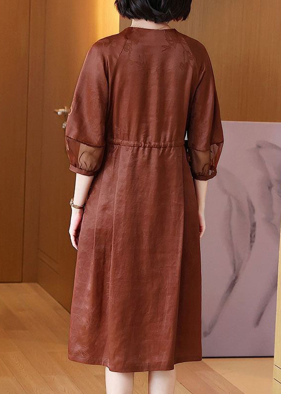 Robe en soie brodée caramel français avec poches à la taille et bracelet OP1055