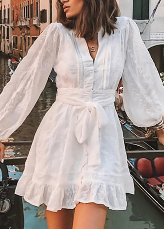 Robe en coton blanche française à col en V et à volants avec ceinture nouée Automne QR008